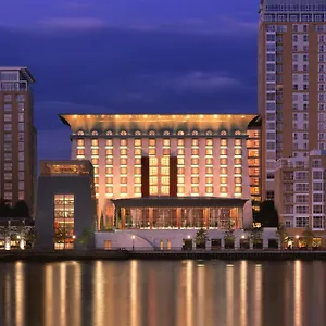 Hotel Canary Riverside Plaza